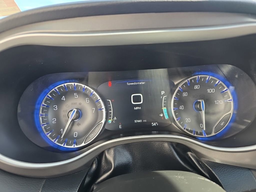 Used 2024 Chrysler Pacifica Touring-L image 27