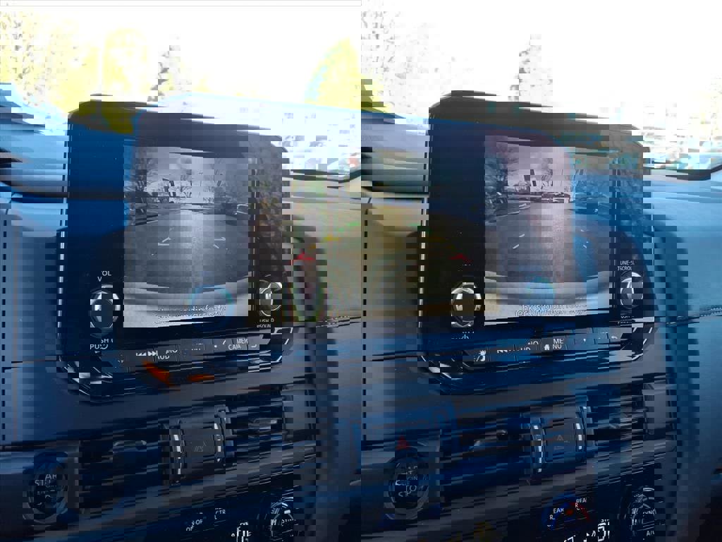 Used 2025 Nissan Pathfinder S image 10