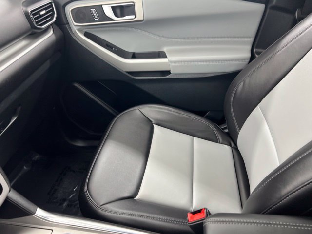 Used 2023 Ford Explorer XLT w/ Equipment Group 202A AWD/4WD image 21