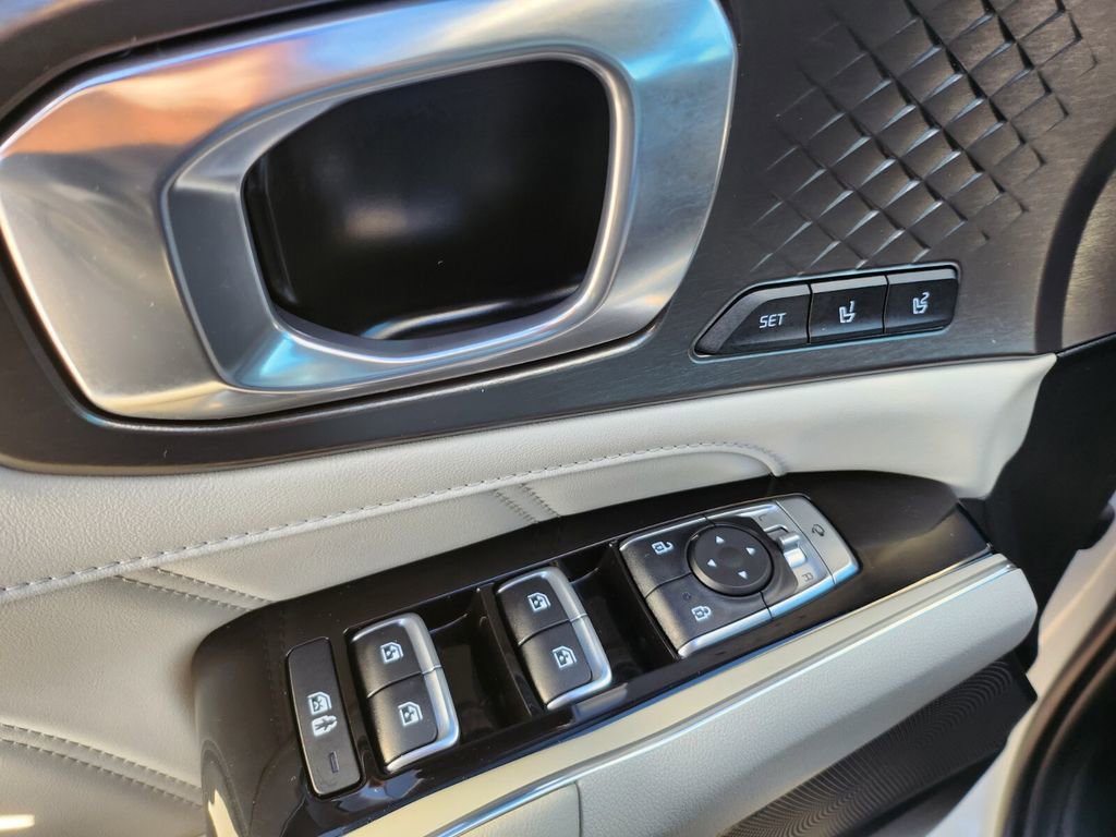 Used 2024 Kia Sorento SX Prestige image 33