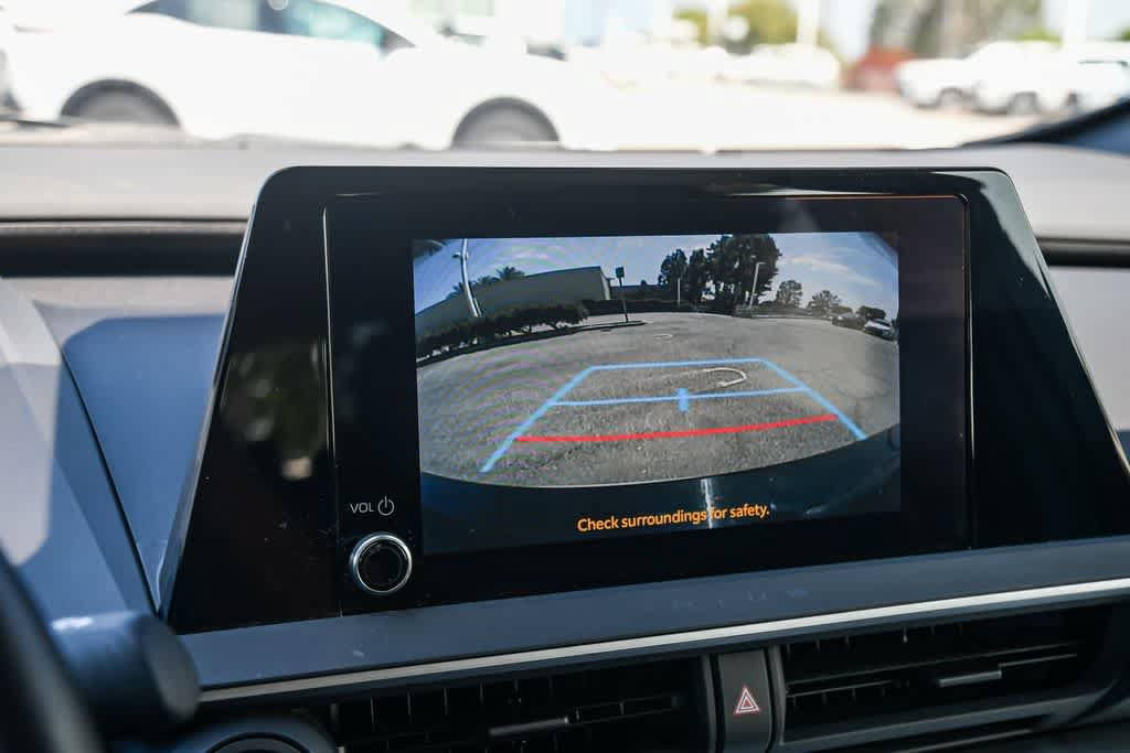 Used 2024 Toyota Prius LE FWD image 22