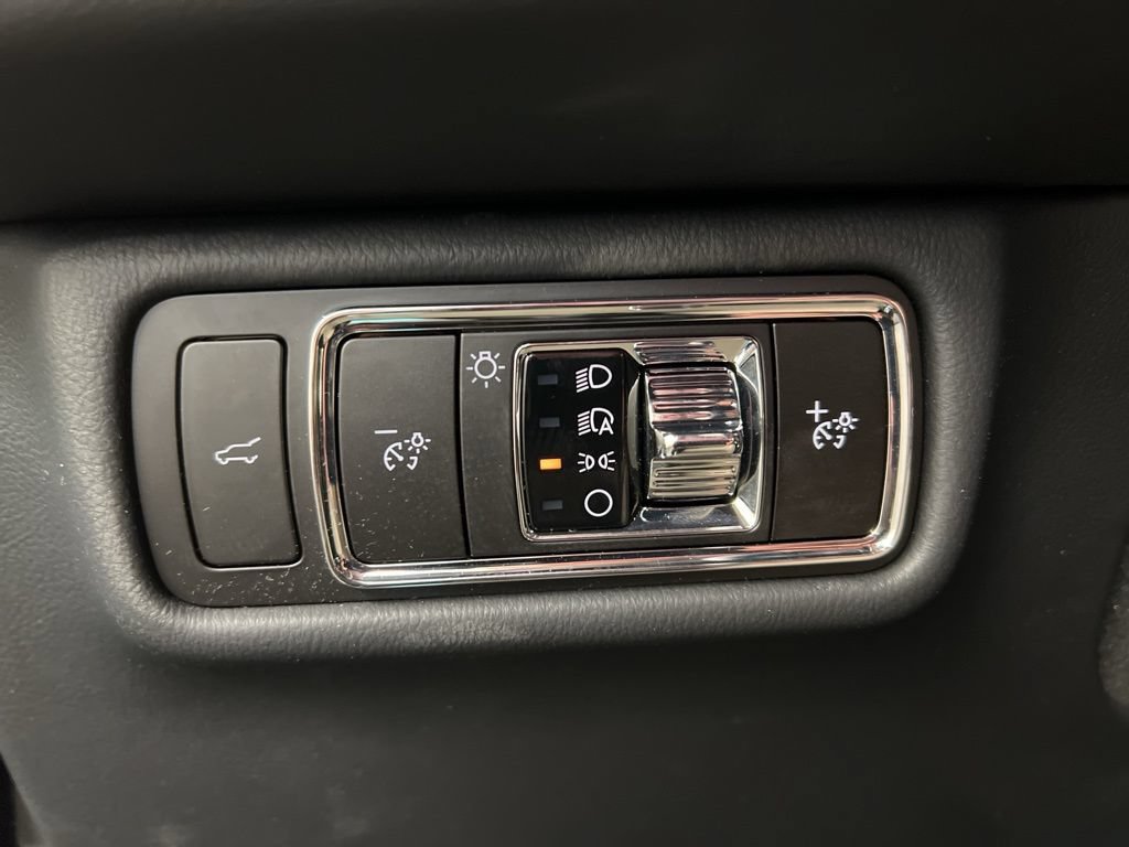 Used 2026 Lincoln Aviator AWD image 23