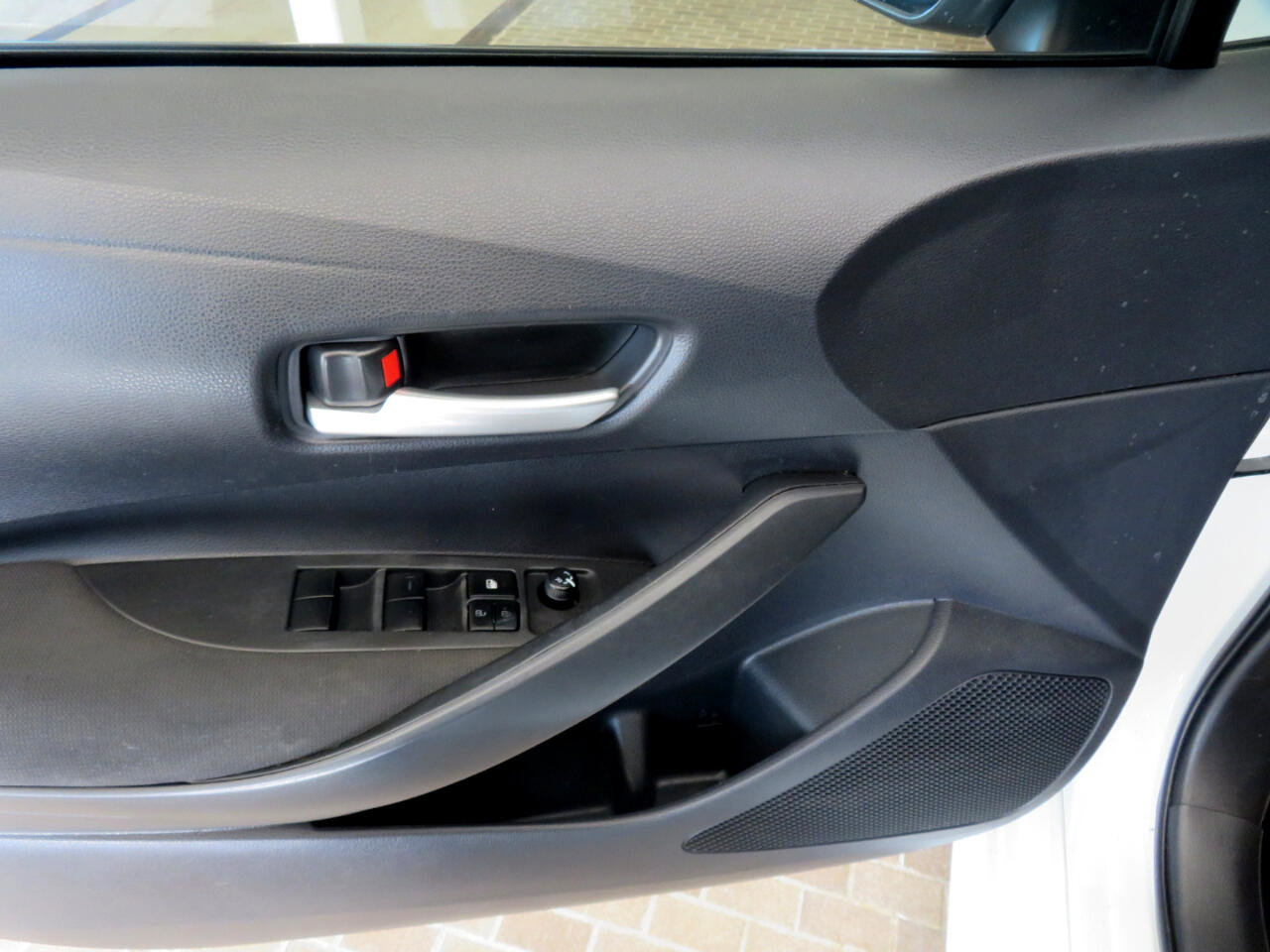 Used 2020 Toyota Corolla LE image 14