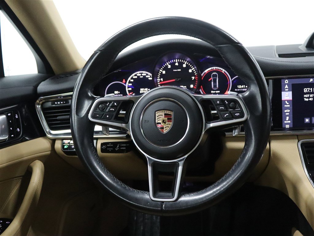 Used 2020 Porsche Panamera image 29