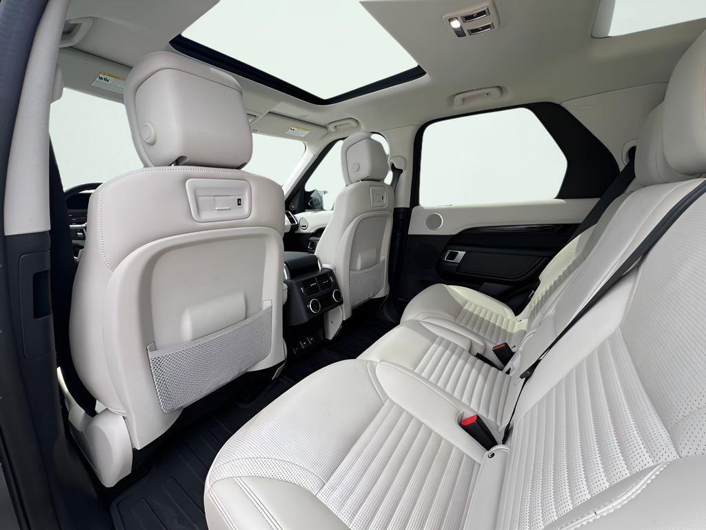 Used 2024 Land Rover Discovery S image 15