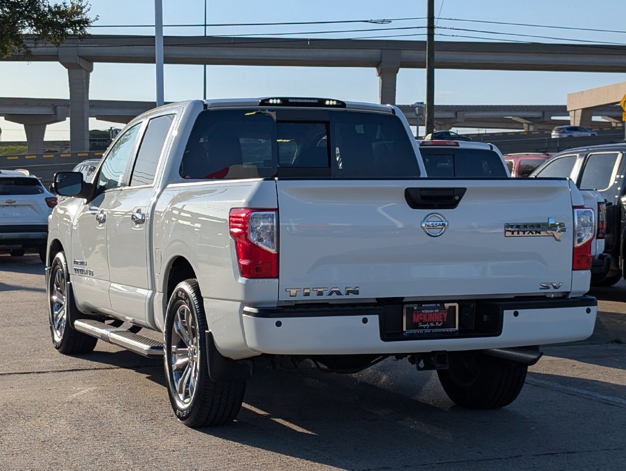 Used 2018 Nissan Titan SV w/ SV Convenience Package RWD image 4