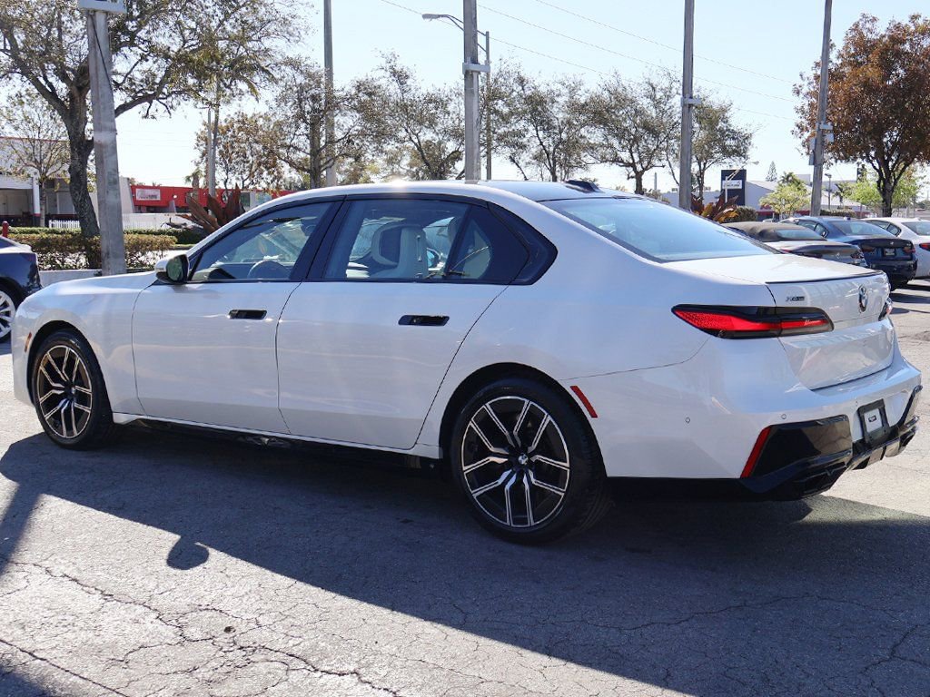Used 2023 BMW 760i xDrive image 13