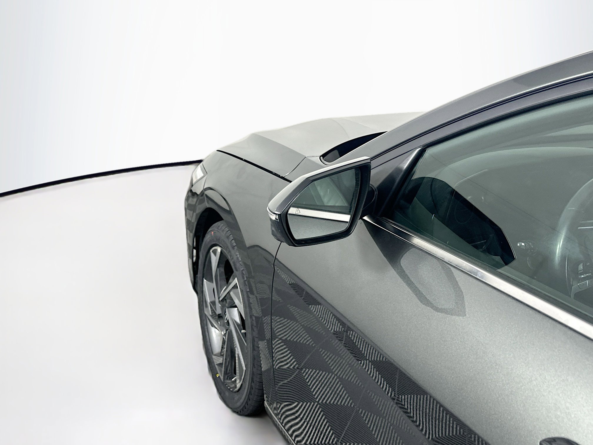 Used 2024 Hyundai Elantra Limited image 16