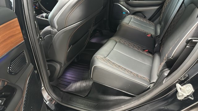 Used 2024 Jeep Grand Cherokee Summit AWD/4WD image 32