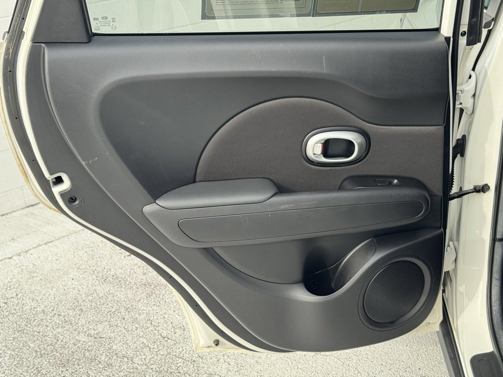 Used 2015 Kia Soul image 18