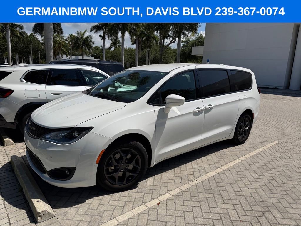 Used 2019 Chrysler Pacifica Touring Plus w/ Advanced Safetytec Group FWD image 15