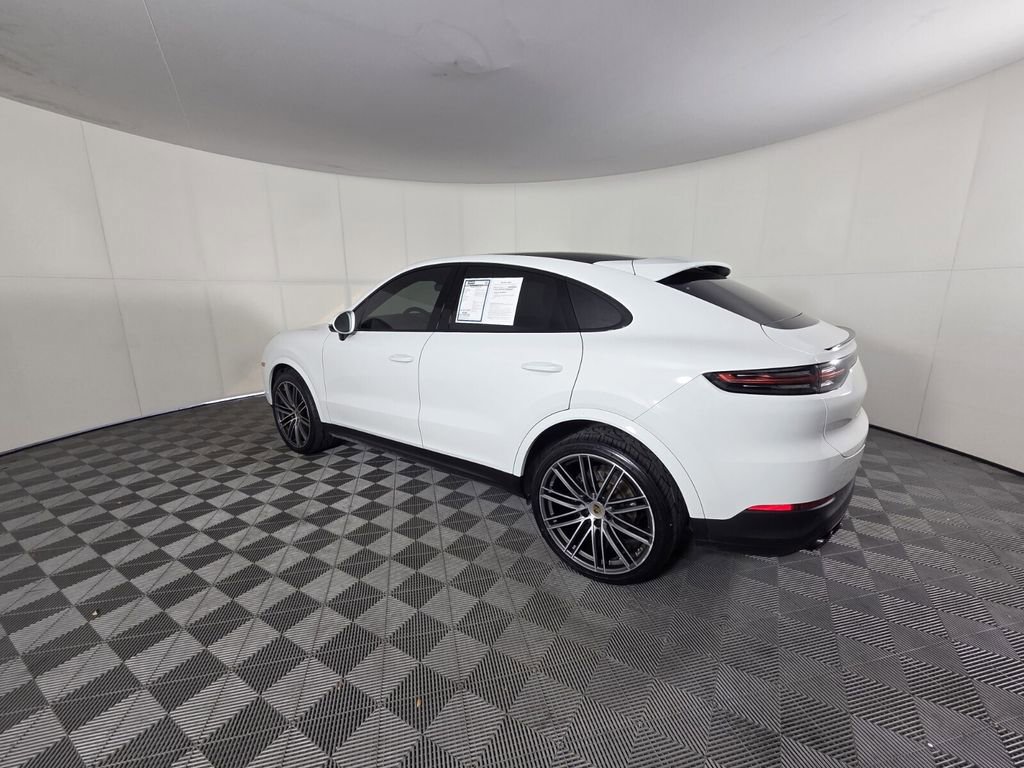 Used 2023 Porsche Cayenne Platinum Edition image 8