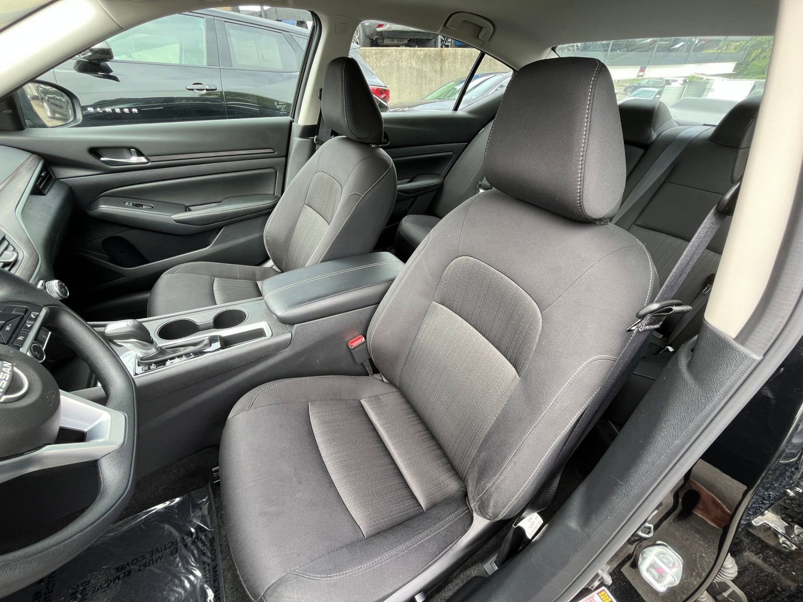 Used 2025 Nissan Altima 2.5 SV FWD image 37