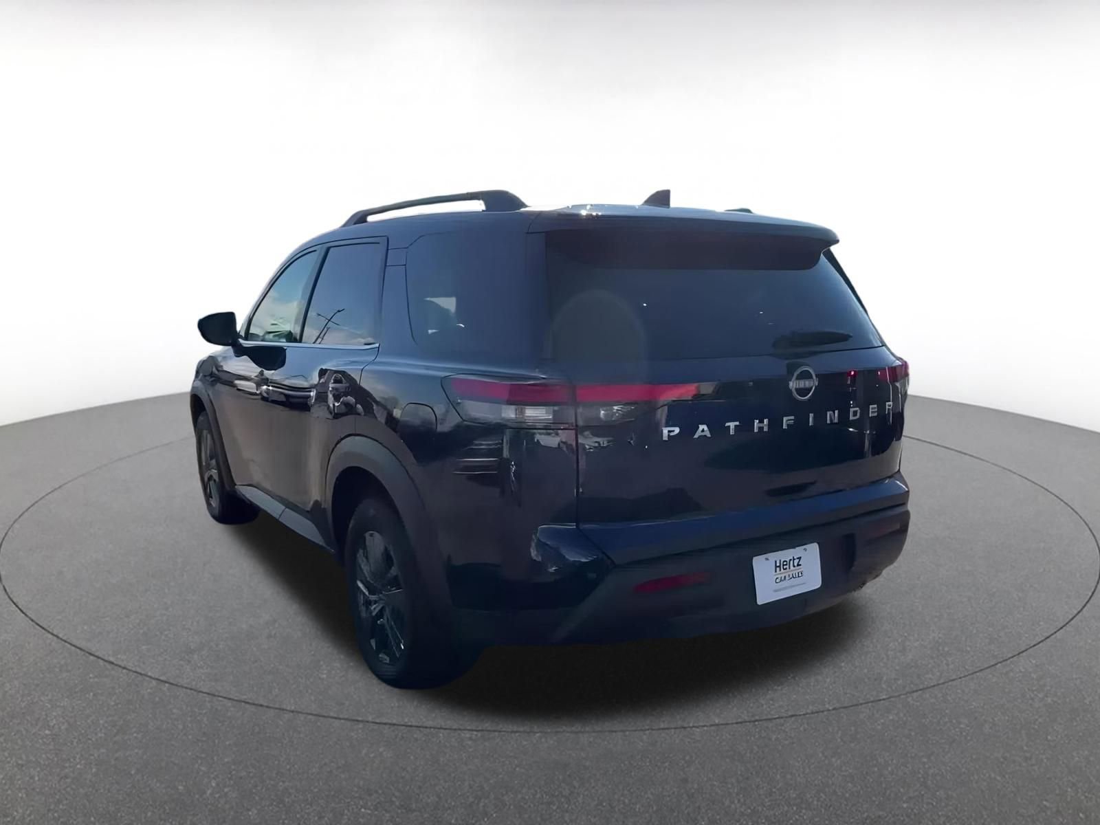 Used 2025 Nissan Pathfinder SV image 11