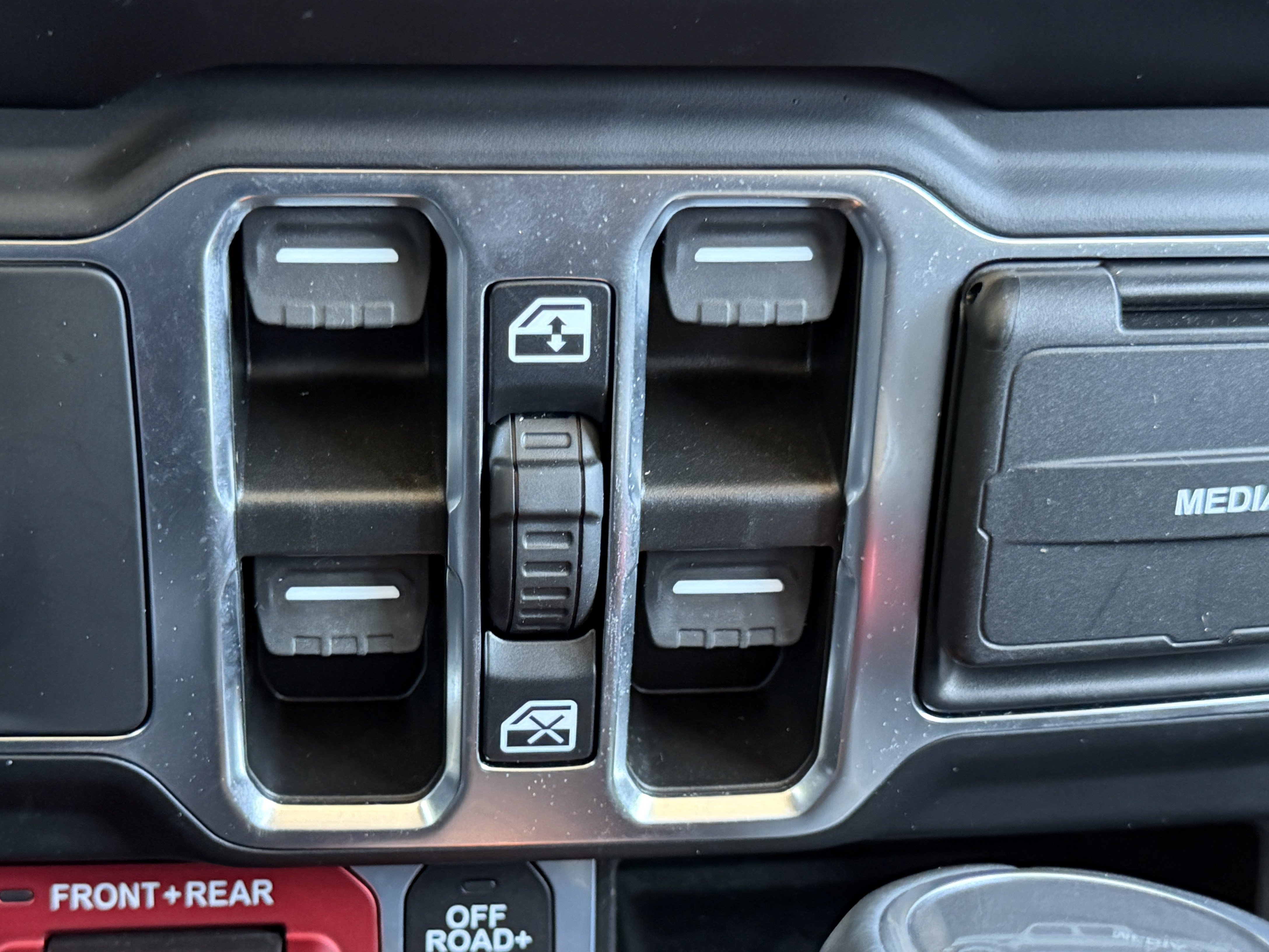 Used 2023 Jeep Gladiator Rubicon w/ Cold Weather Group AWD/4WD image 12