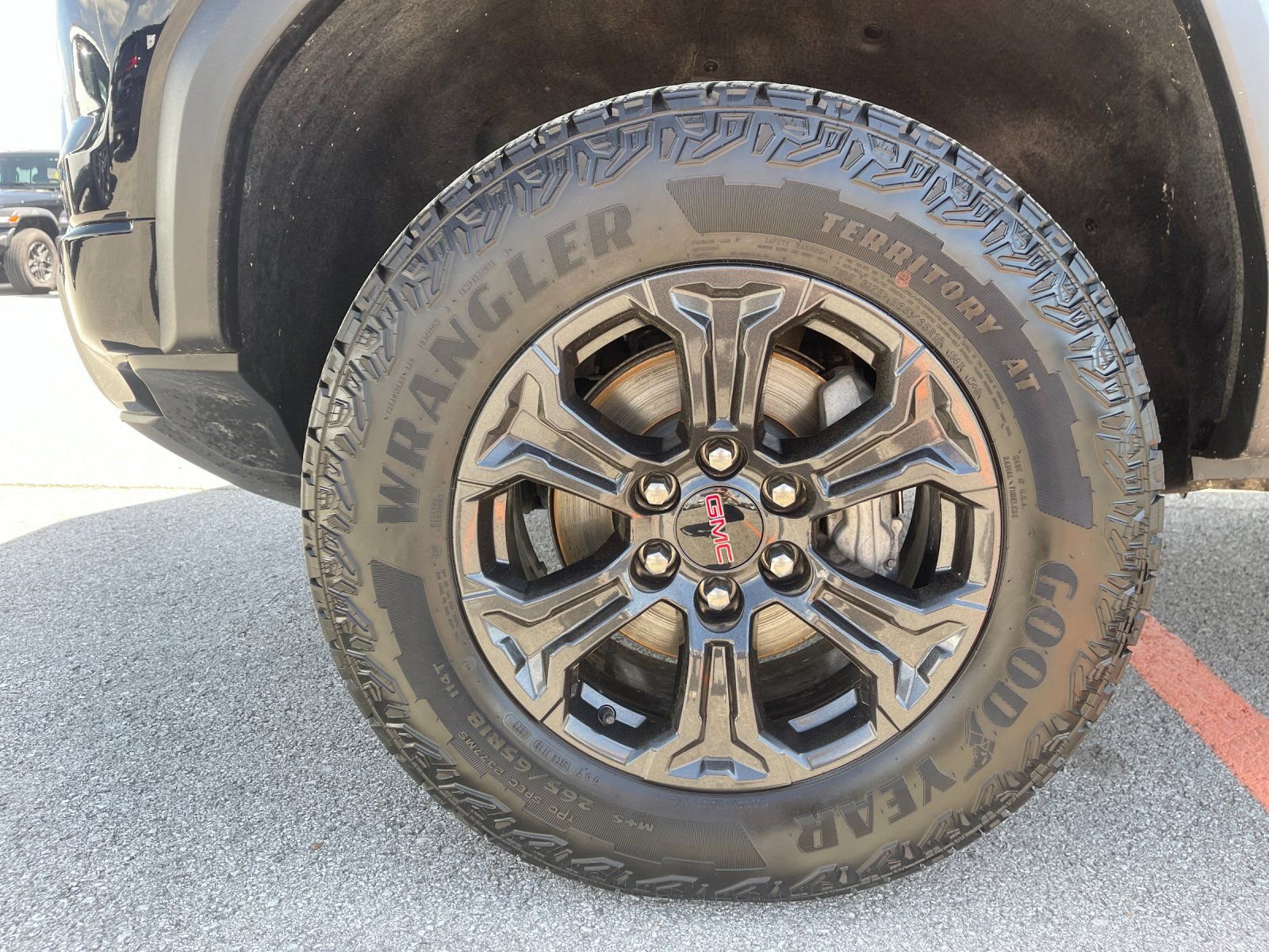 Used 2025 GMC Canyon Elevation image 31