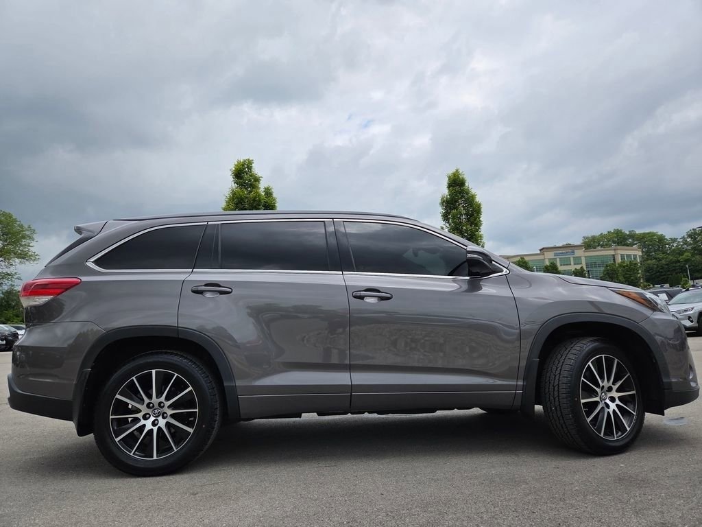 Used 2017 Toyota Highlander SE AWD/4WD image 28