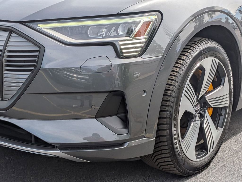 Used 2019 Audi e-tron Prestige w/ Prestige Package AWD/4WD image 9