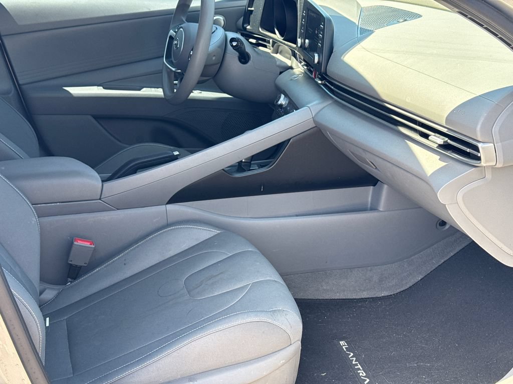 Used 2022 Hyundai Elantra SEL FWD image 13