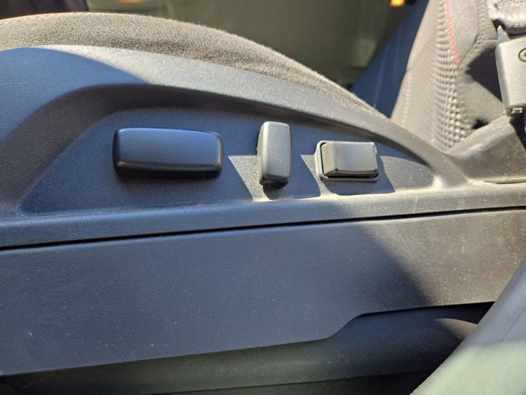 Used 2017 Chevrolet Equinox LT w/ Convenience Package image 13