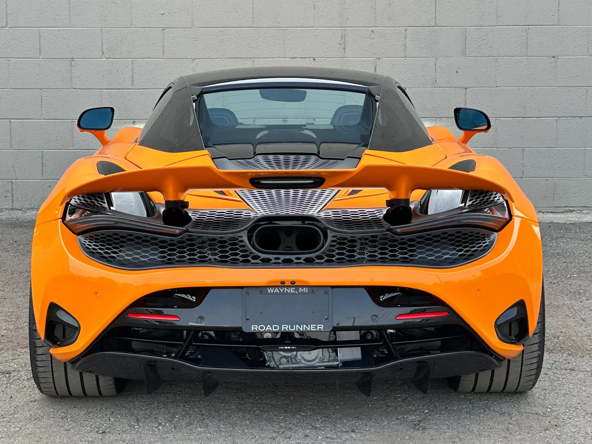 Used 2025 McLaren 750S Spider RWD image 16