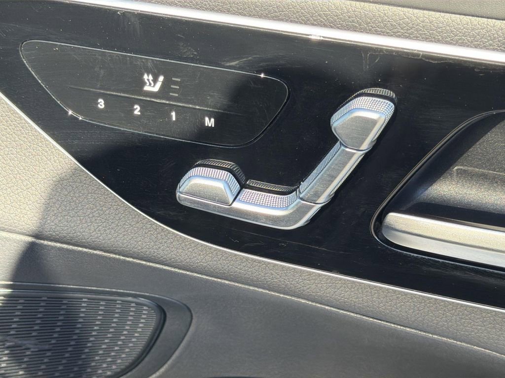 Used 2024 Mercedes-Benz GLC 300 image 29