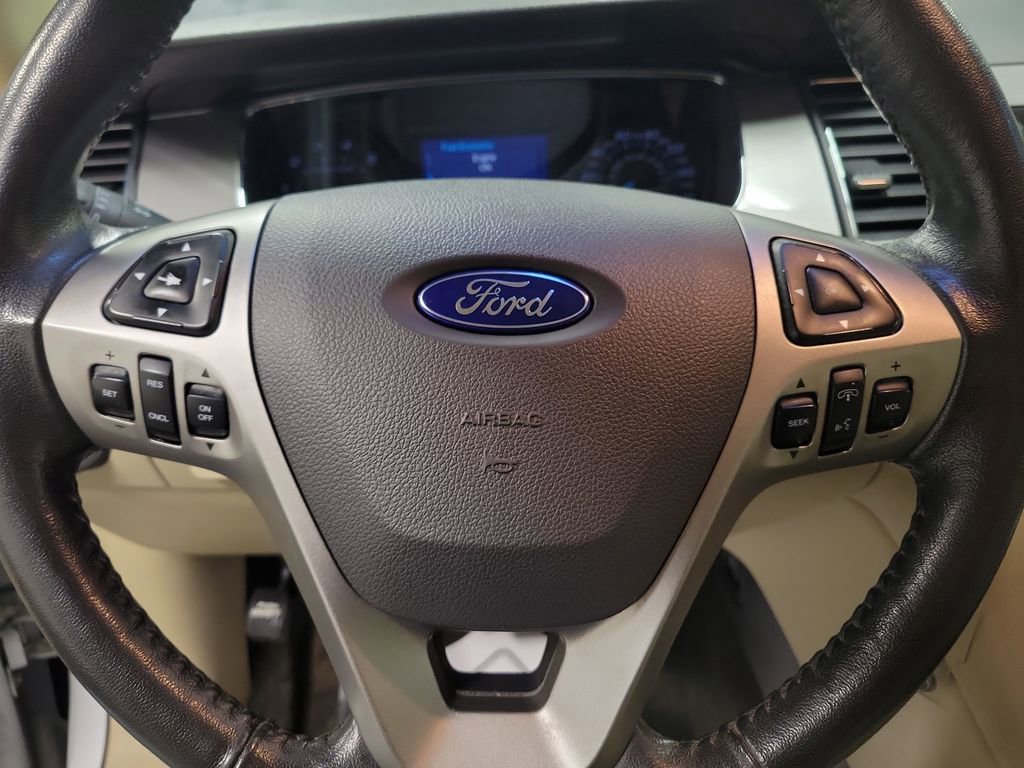 Used 2015 Ford Taurus SEL image 18