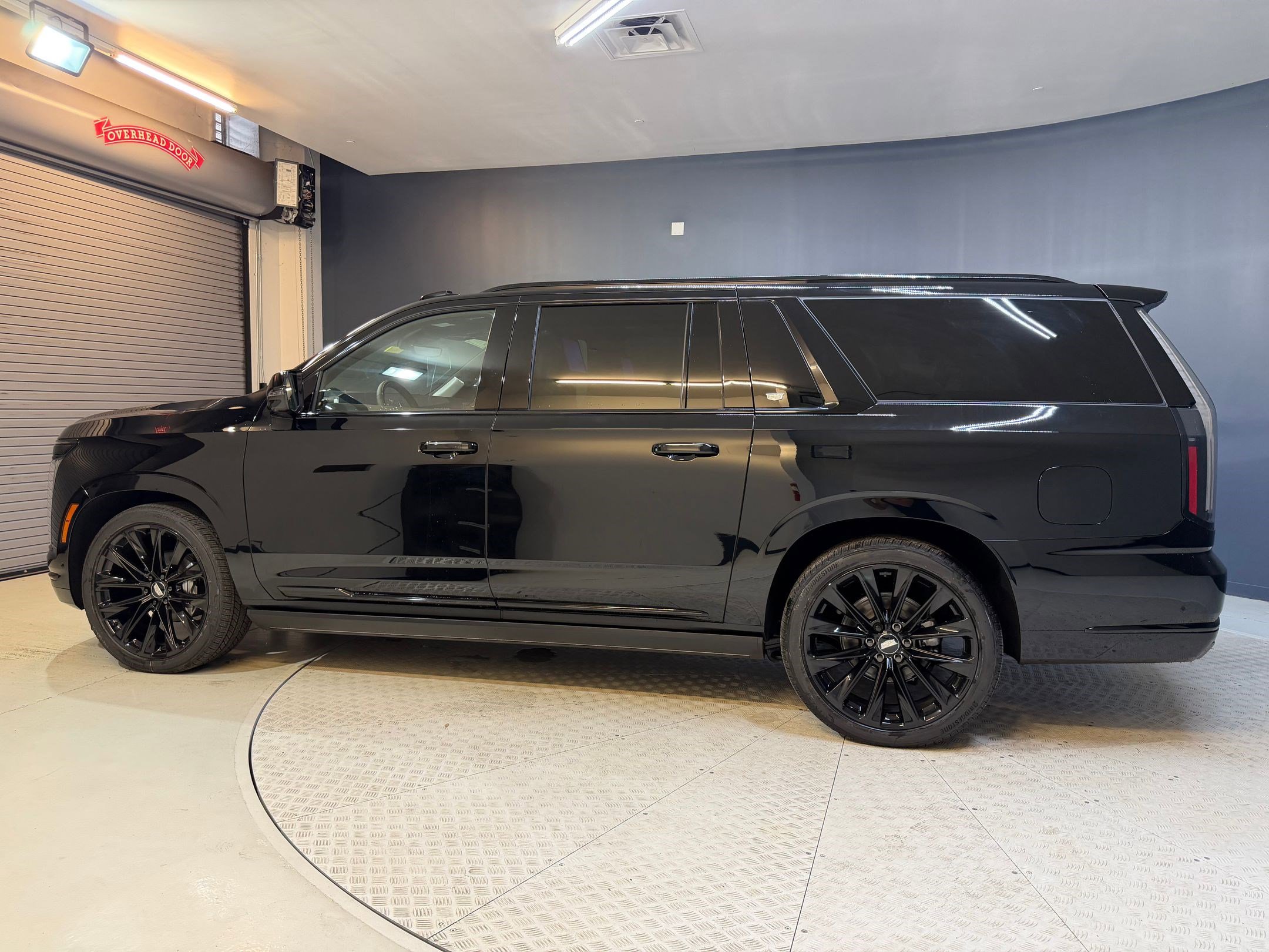 New 2026 Cadillac Escalade ESV Platinum Sport AWD/4WD image 2
