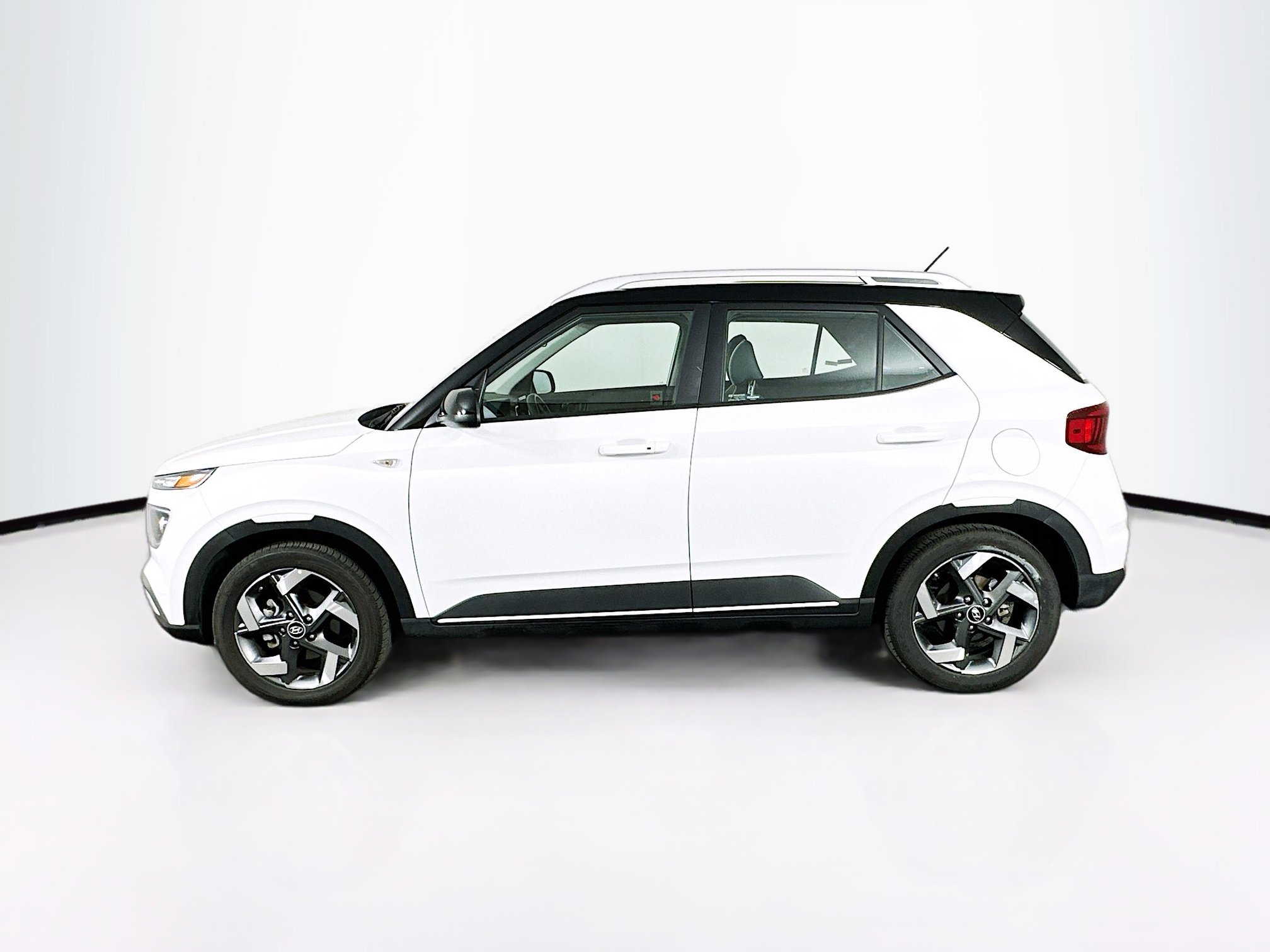 Used 2025 Hyundai Venue Limited image 4