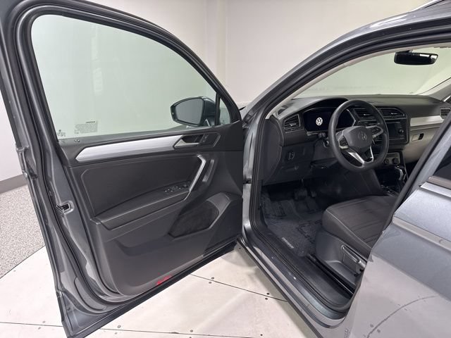 Used 2023 Volkswagen Tiguan S FWD image 9