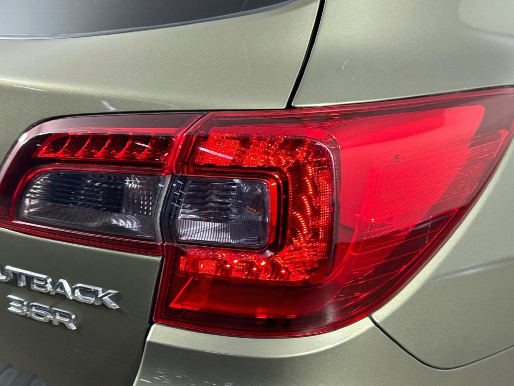 Used 2017 Subaru Outback 3.6R Touring w/ Popular Package #5A AWD/4WD image 34