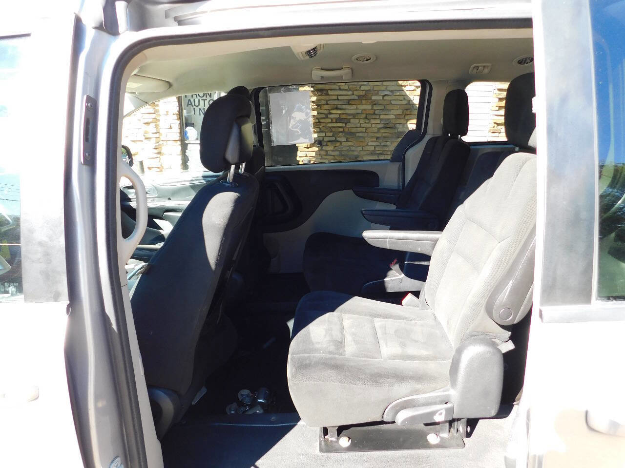 Used 2016 Dodge Grand Caravan SXT w/ Rear Park Assist Package image 26