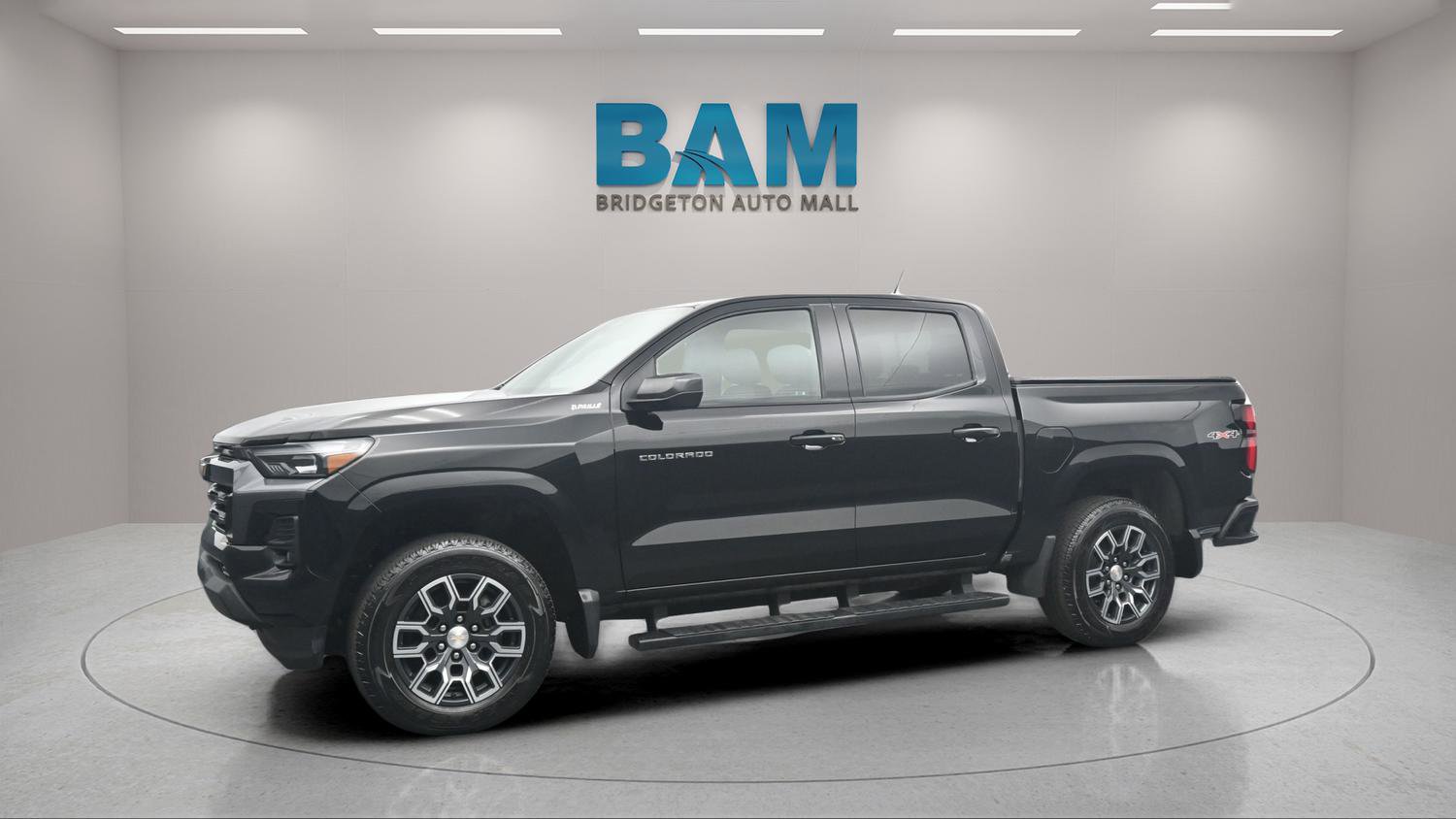 Used 2024 Chevrolet Colorado LT w/ LT Convenience Package III AWD/4WD image 3