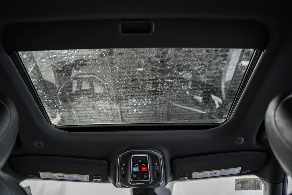 New 2025 Jeep Grand Cherokee Altitude image 29