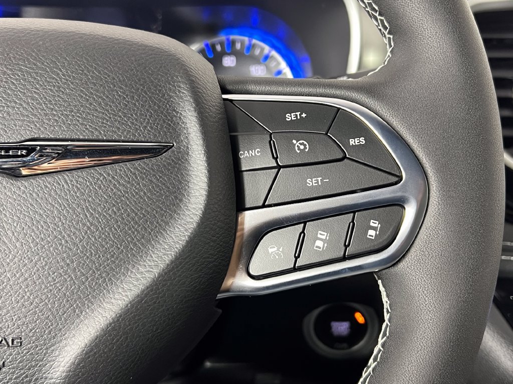 New 2026 Chrysler Pacifica Select FWD image 10