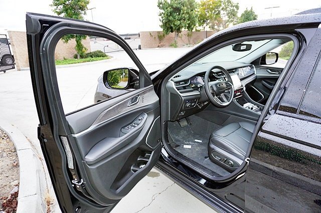 New 2023 Jeep Grand Cherokee Limited 4xe image 45