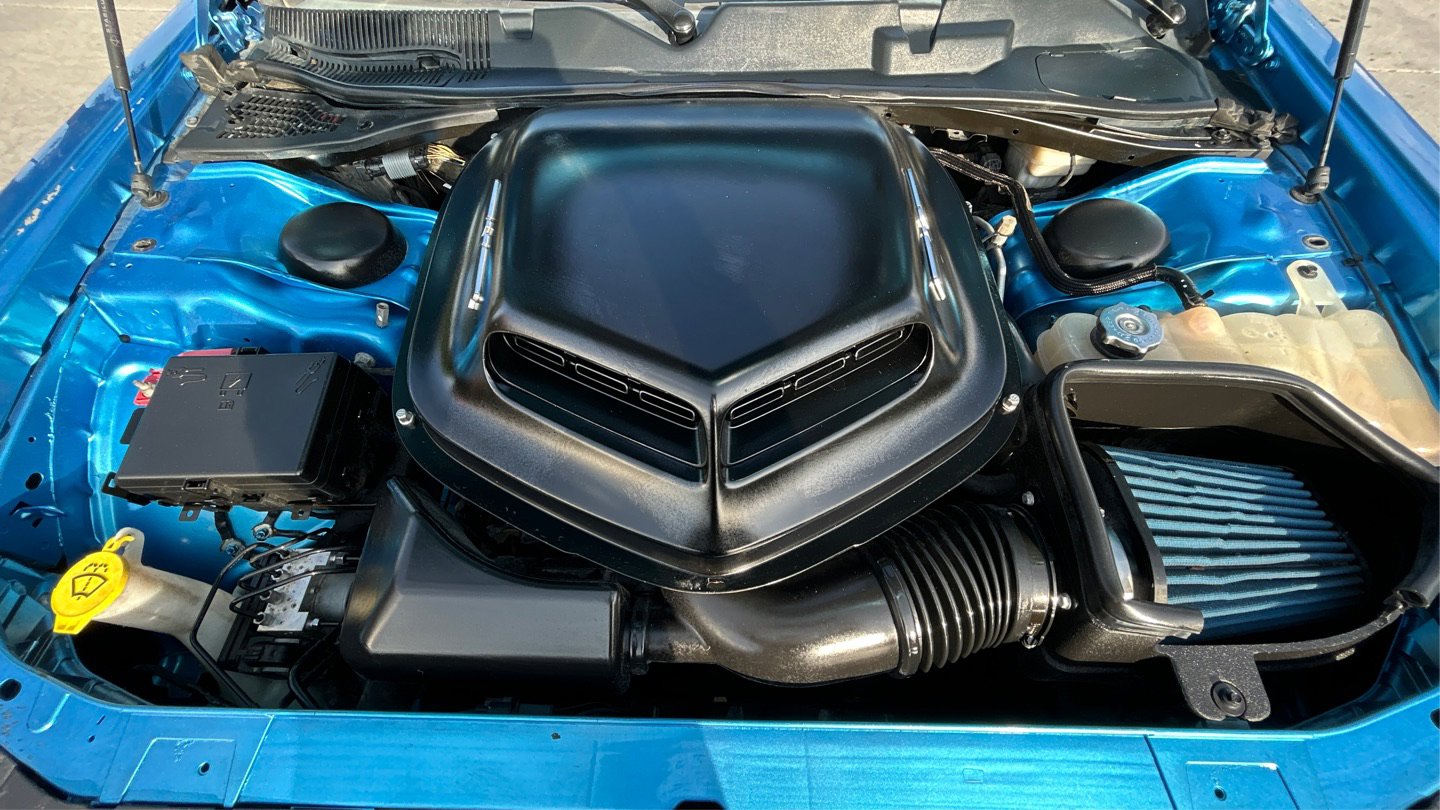 Used 2015 Dodge Challenger R/T RWD image 9