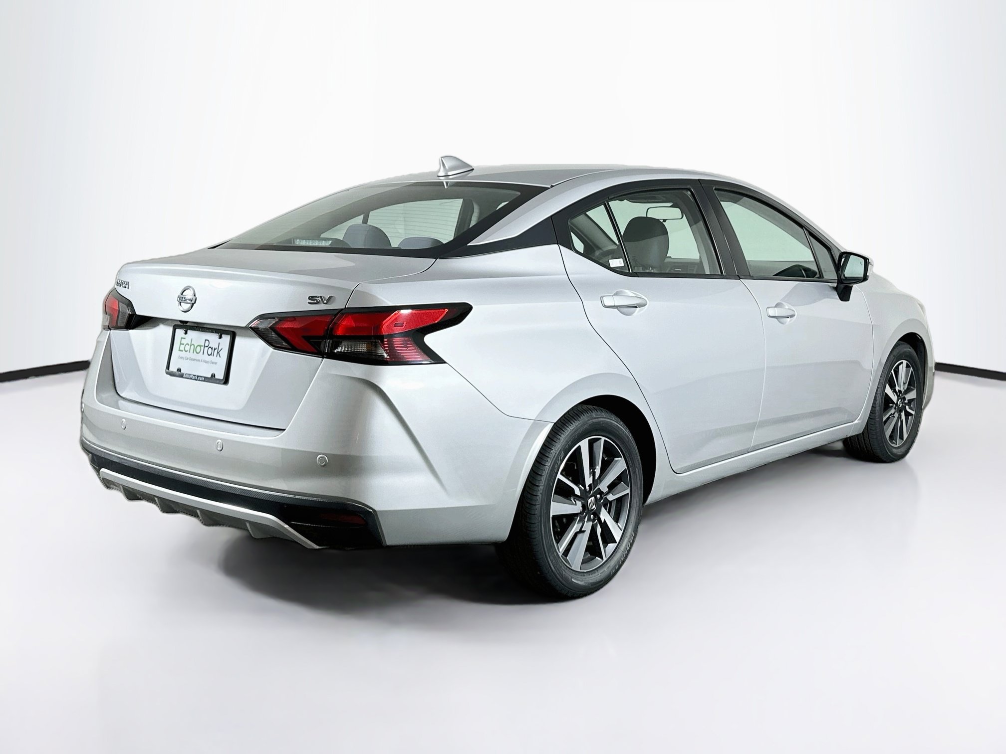 Used 2021 Nissan Versa SV FWD image 9