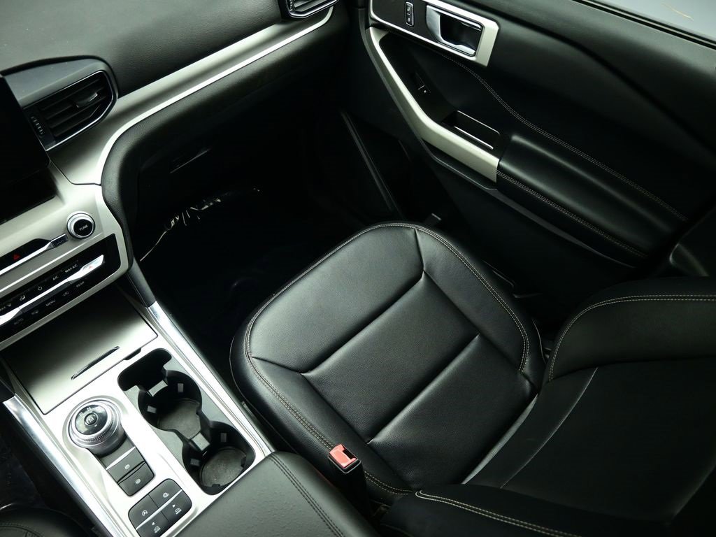 Used 2020 Ford Explorer XLT w/ Equipment Group 202A image 10