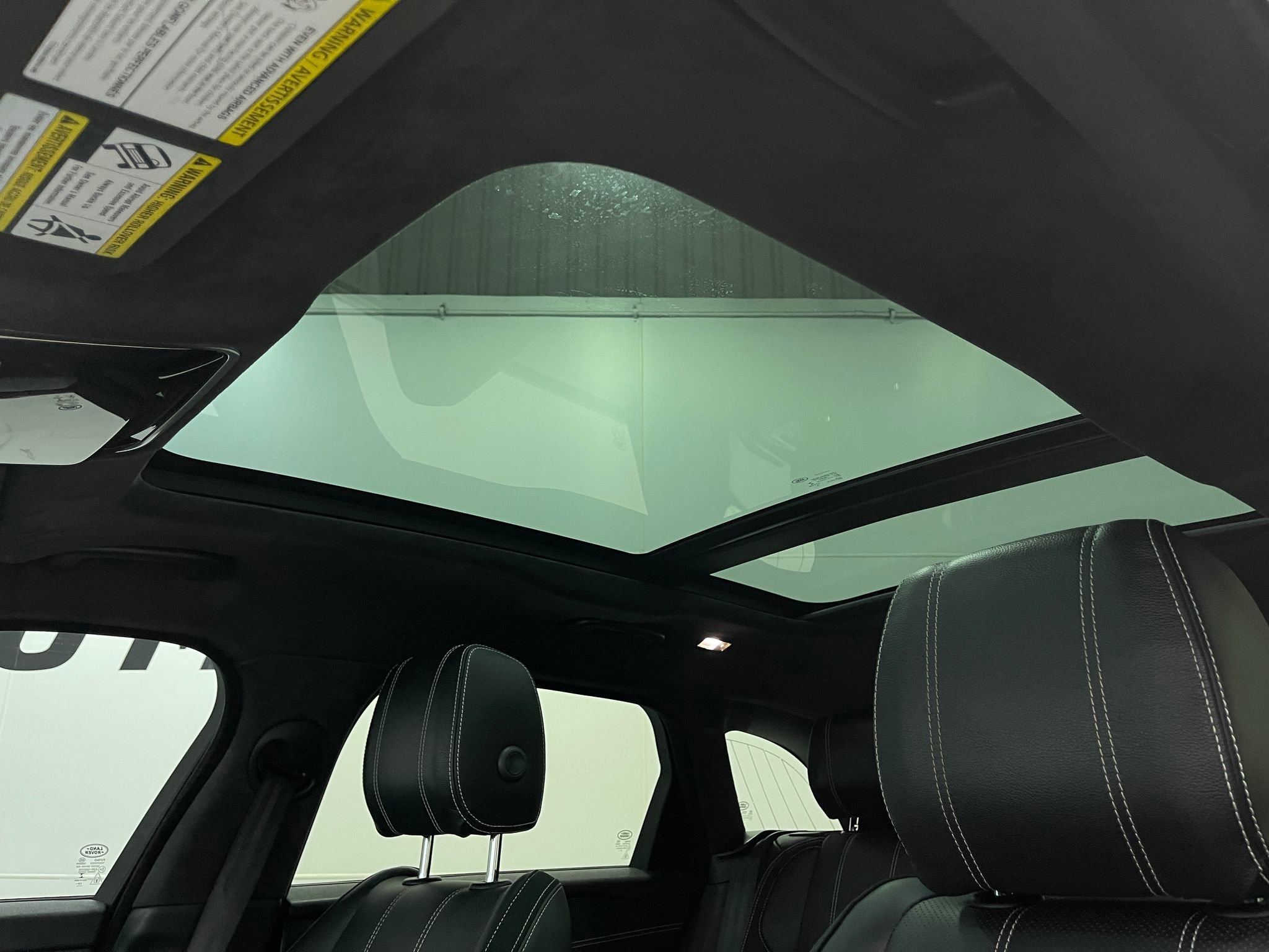 Used 2020 Land Rover Range Rover Velar R-Dynamic S image 12