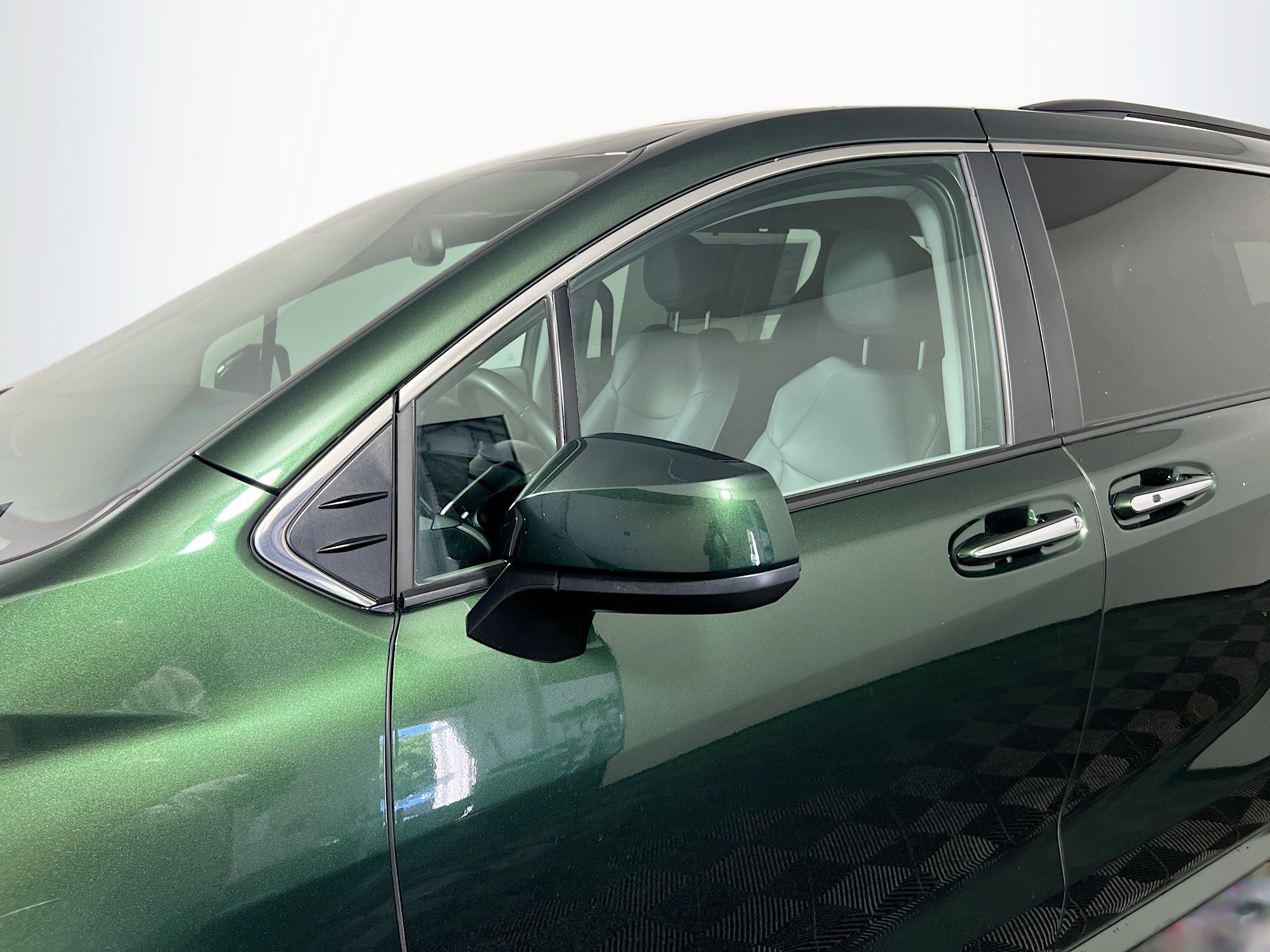 Used 2024 Toyota Sienna XLE FWD image 12