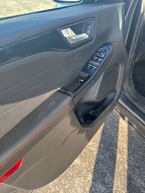 Used 2025 Ford Escape ST-Line AWD/4WD image 8