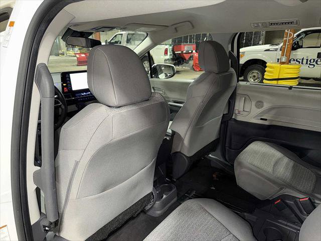Certified 2021 Toyota Sienna LE FWD image 28