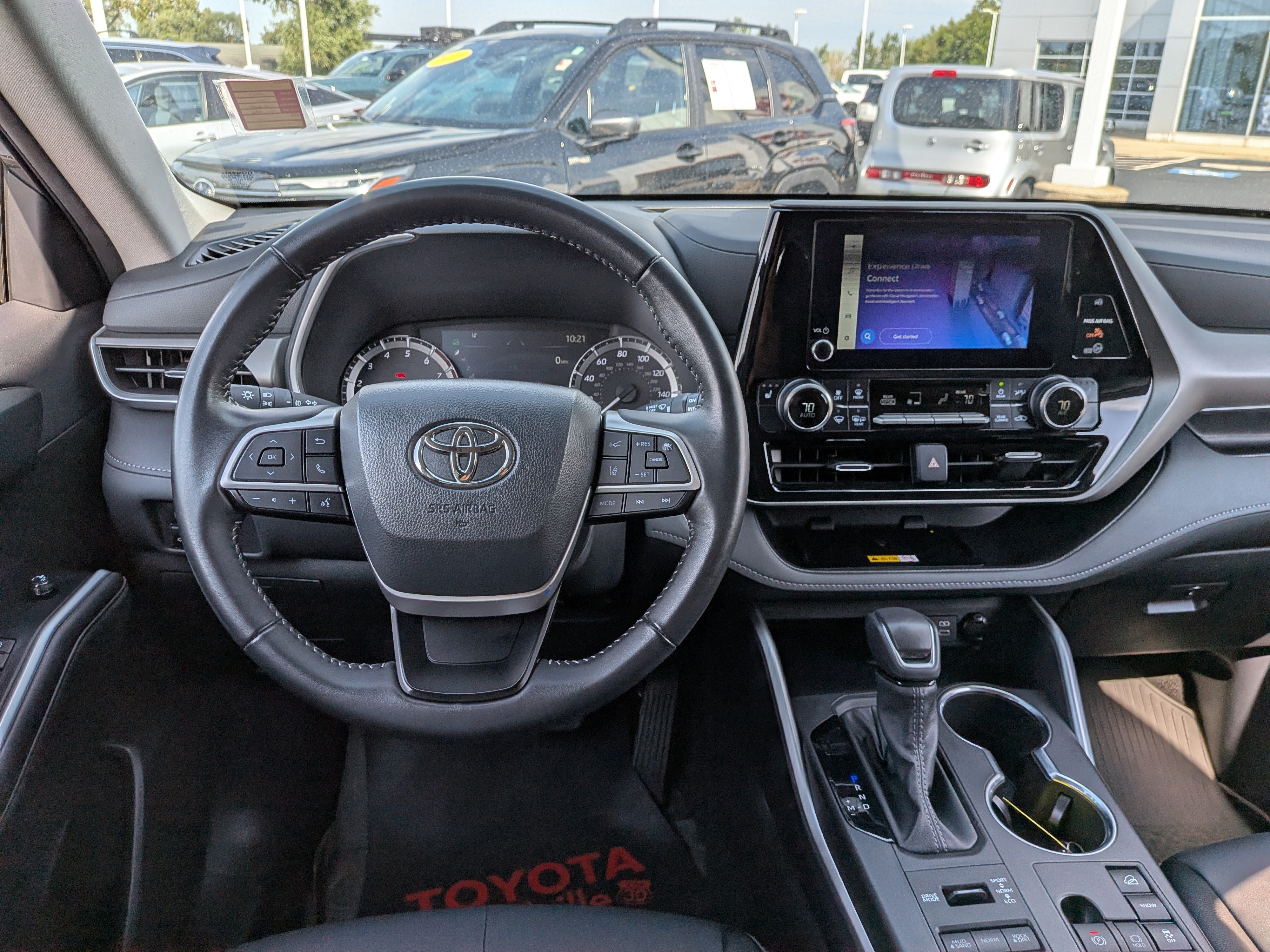 Used 2025 Toyota Highlander XLE AWD/4WD image 28