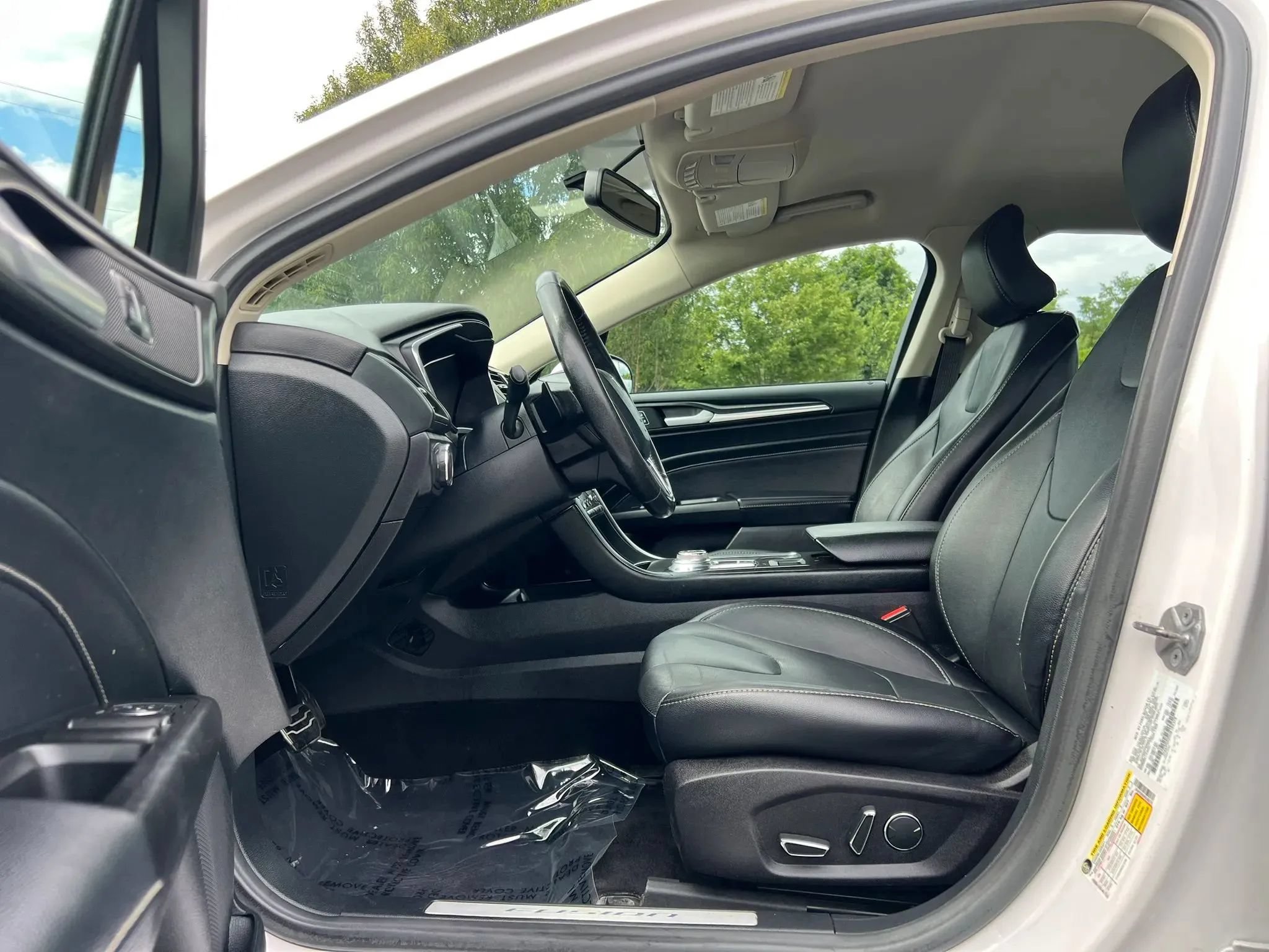 Used 2017 Ford Fusion Titanium AWD/4WD image 14