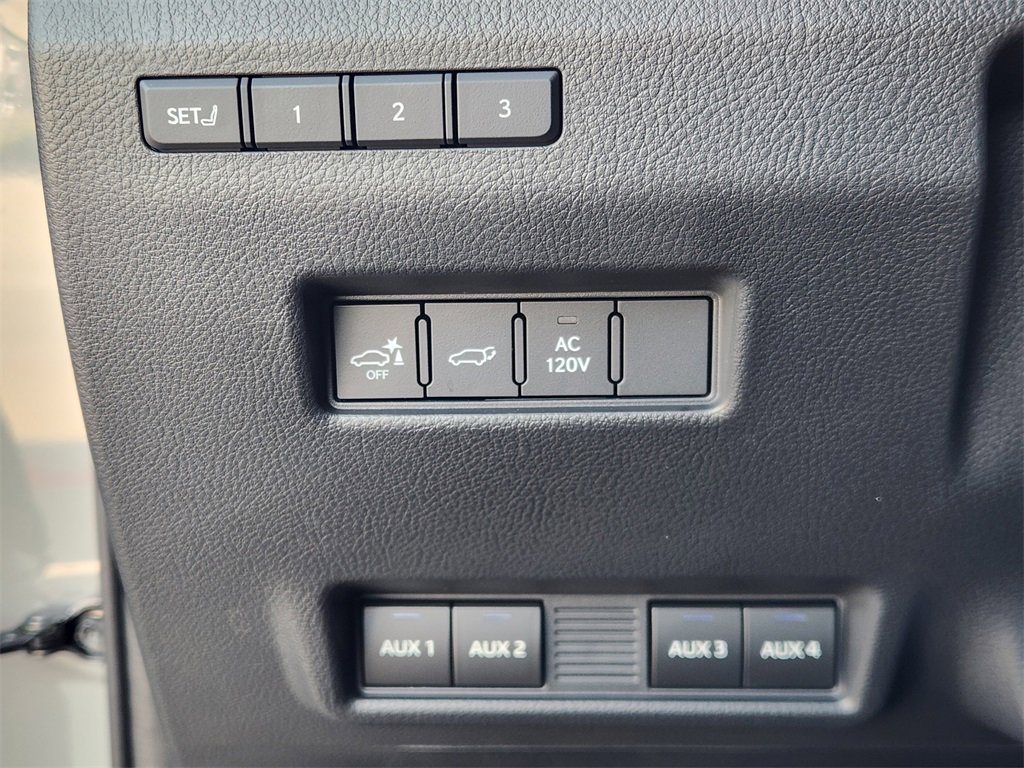 Used 2025 Lexus GX 550 image 21