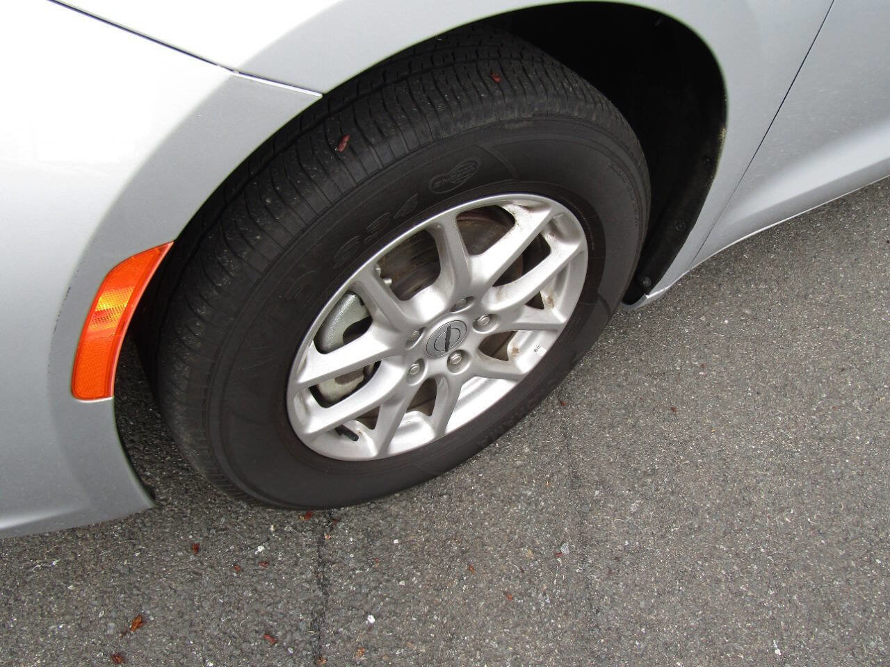 Used 2024 Chrysler Pacifica Touring-L FWD image 32
