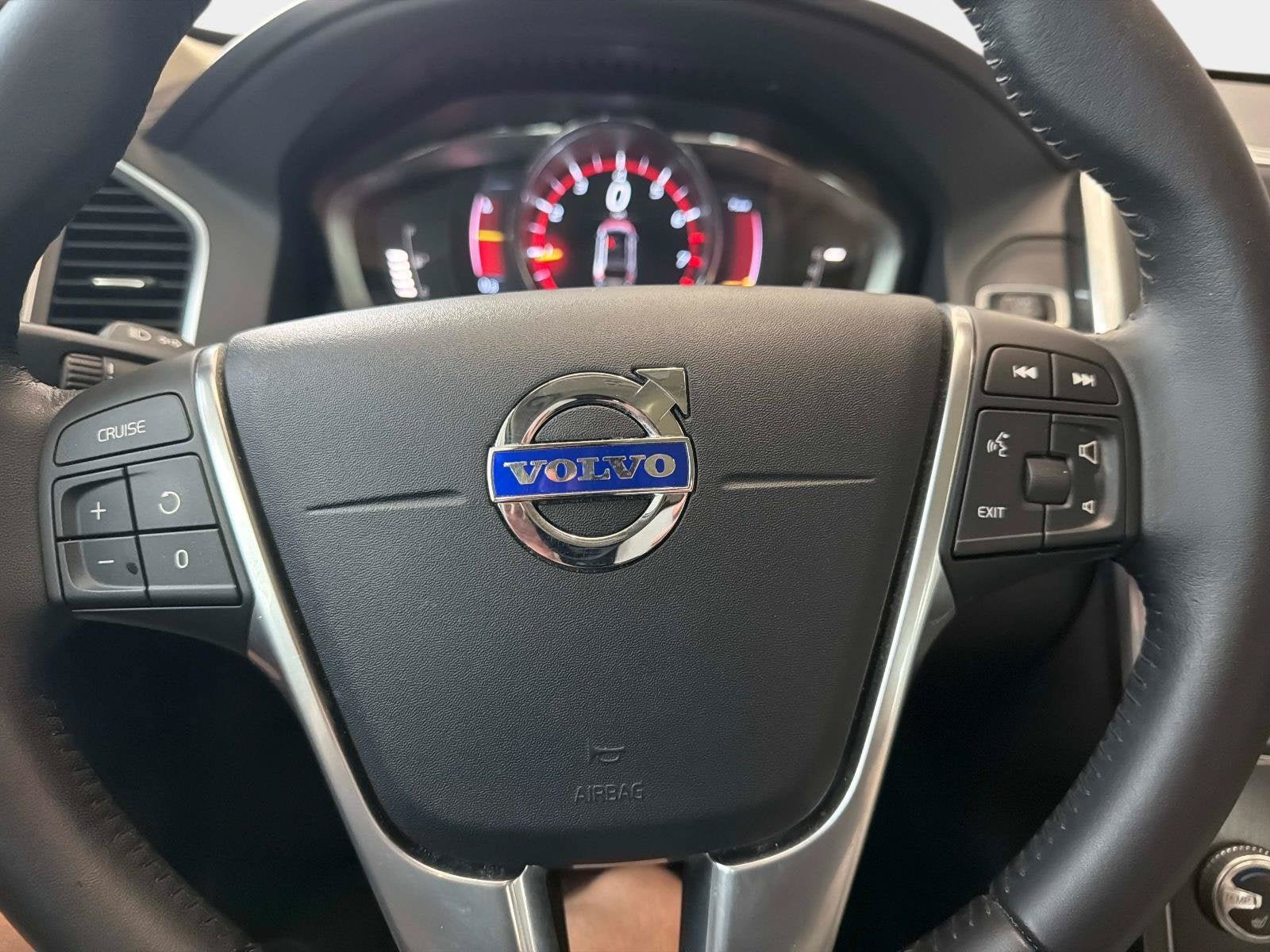 Used 2016 Volvo XC60 T5 Premier w/ Proximity Package FWD image 28