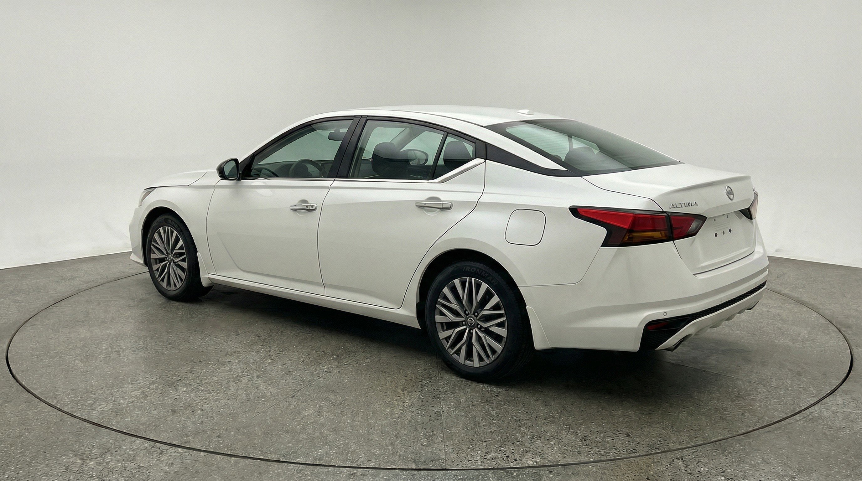 Used 2025 Nissan Altima 2.5 SV image 6