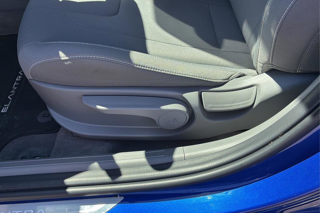Certified 2025 Hyundai Elantra SEL FWD image 13